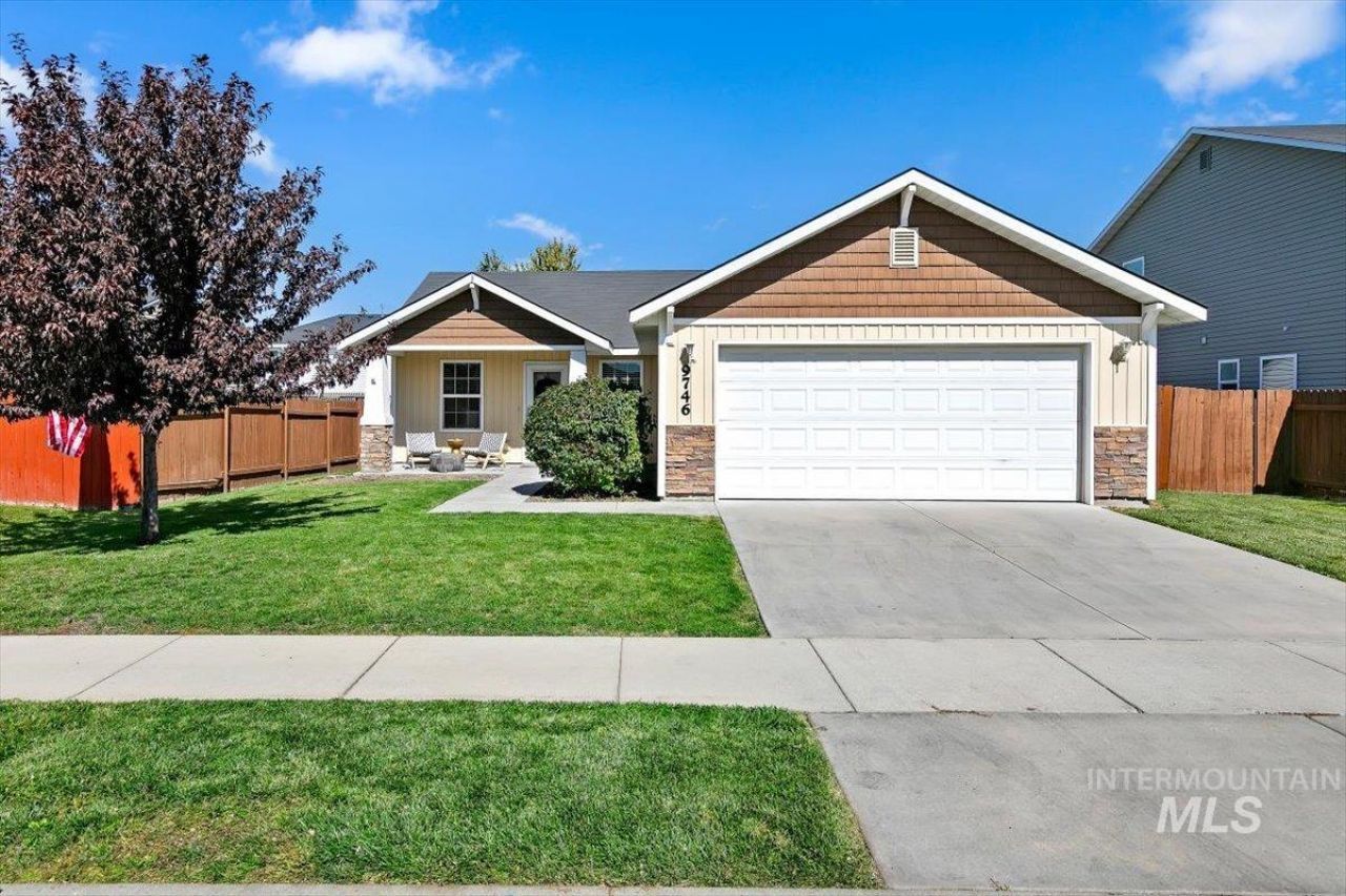 9746 W Bigwood Dr, Boise, ID 83709 Main Photo
