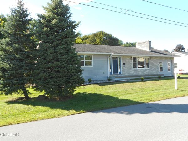 121 N 7th Avenue, Mechanicville, NY 12118