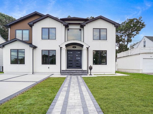 940 Southern Drive , Franklin Square, NY 11010