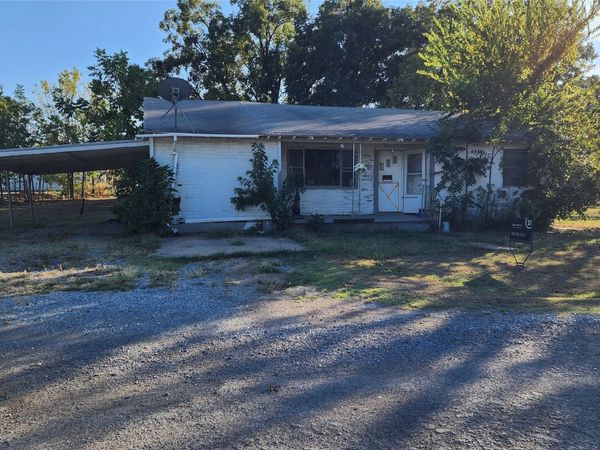808 Peoria Avenue , Hartshorne, OK 74547
