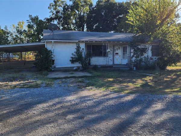 808 Peoria Avenue , Hartshorne, OK 74547