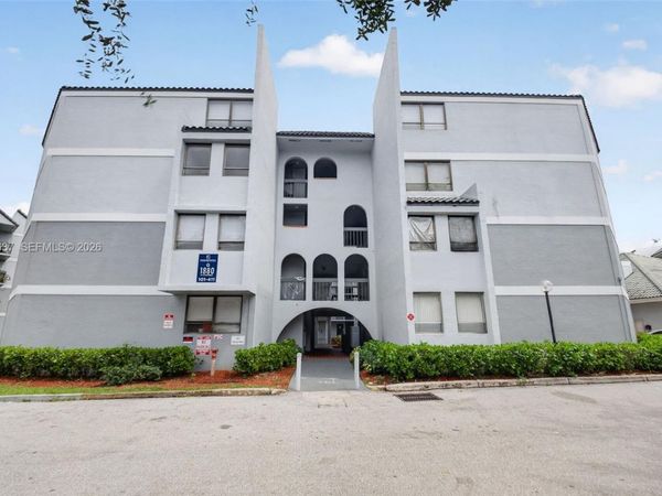 1880 N Congress Ave , Unit 301, West Palm Beach, FL 33401
