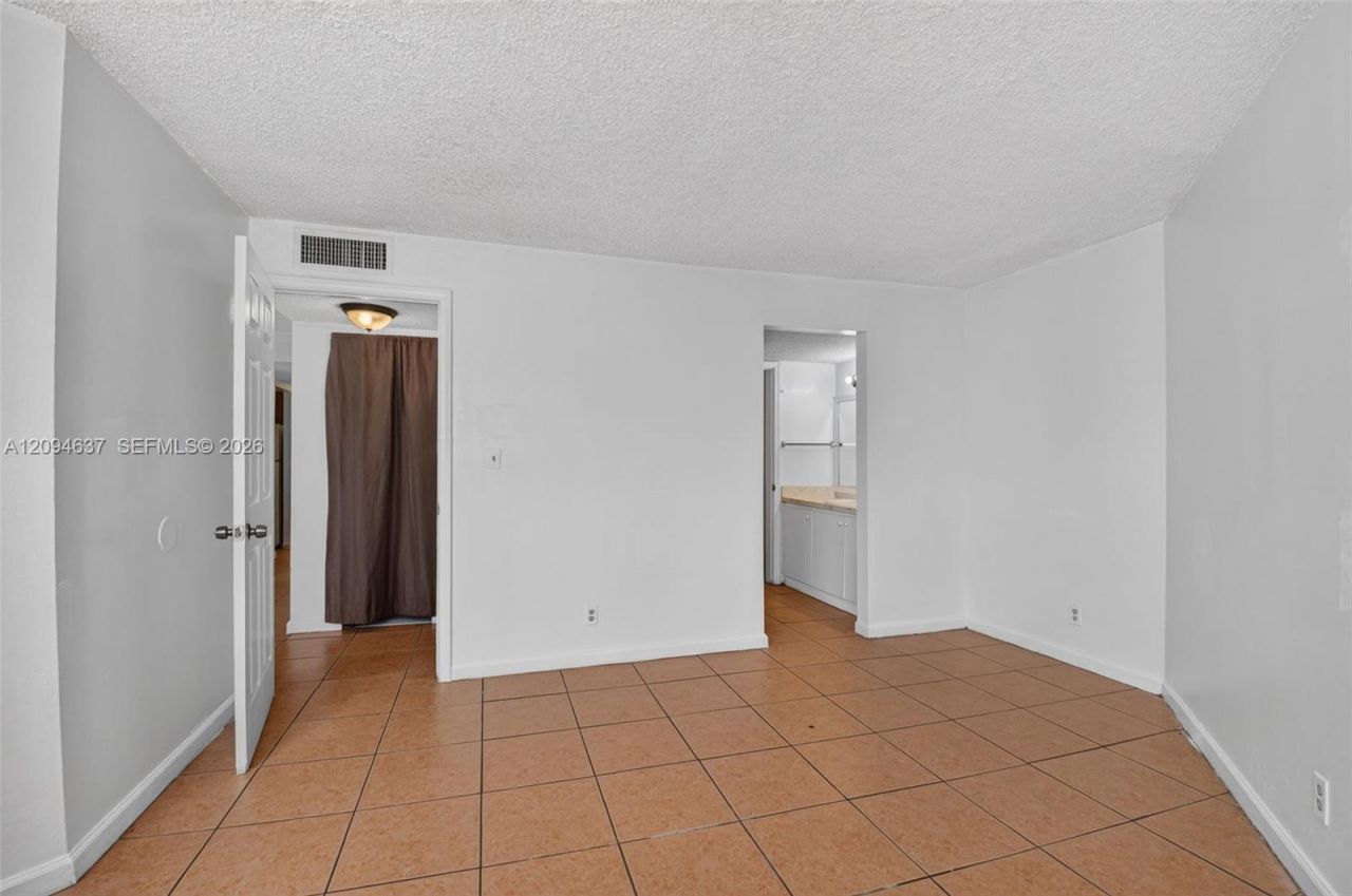 1880 N Congress Ave , Unit 301, West Palm Beach, FL 33401 Photo