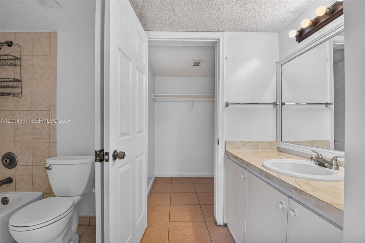 1880 N Congress Ave , Unit 301, West Palm Beach, FL 33401 Photo