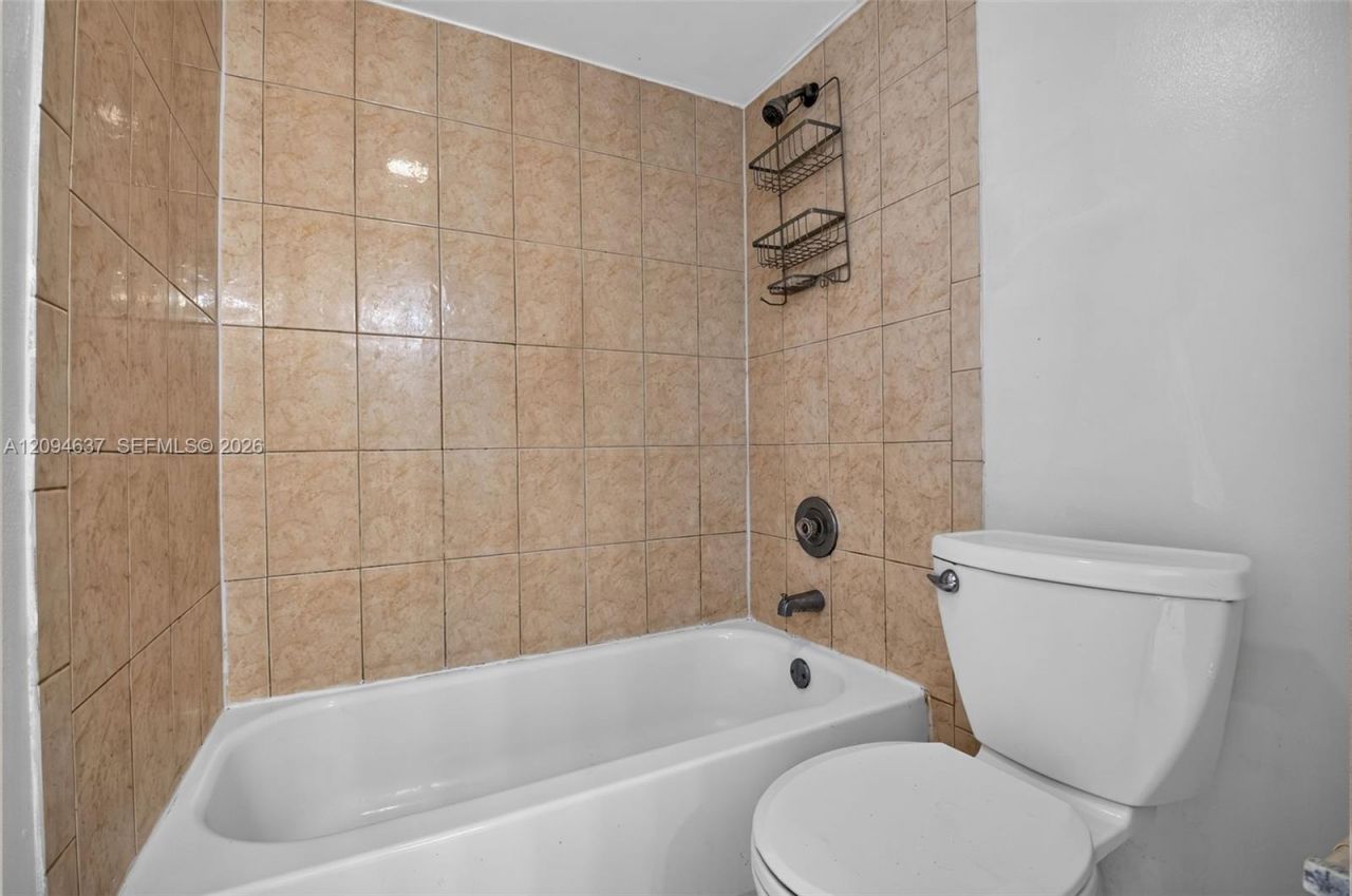 1880 N Congress Ave , Unit 301, West Palm Beach, FL 33401 Photo