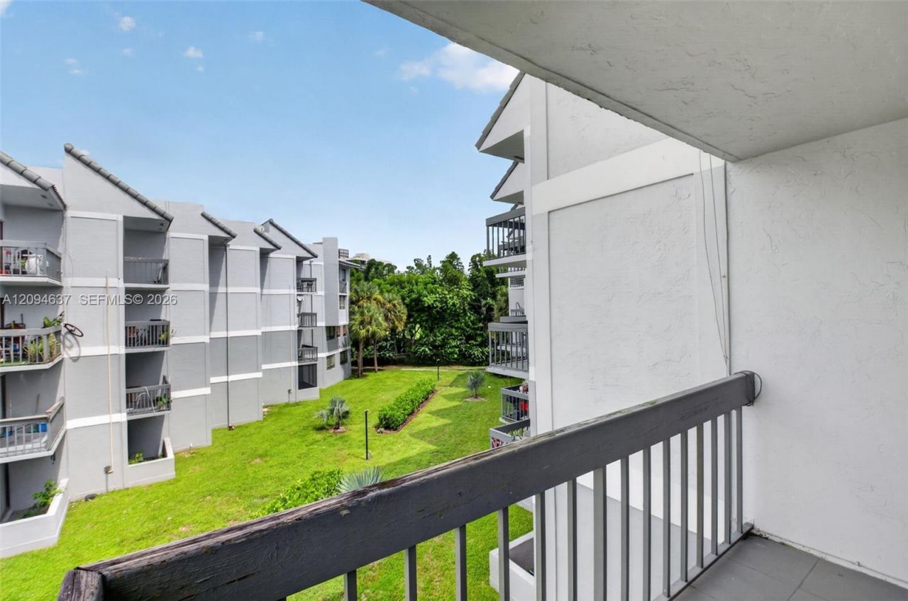 1880 N Congress Ave , Unit 301, West Palm Beach, FL 33401 Photo