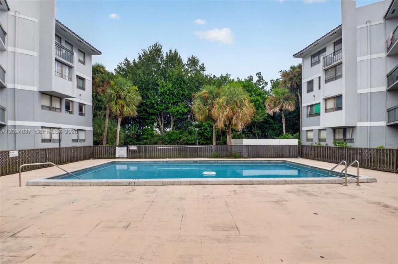 1880 N Congress Ave , Unit 301, West Palm Beach, FL 33401 Photo