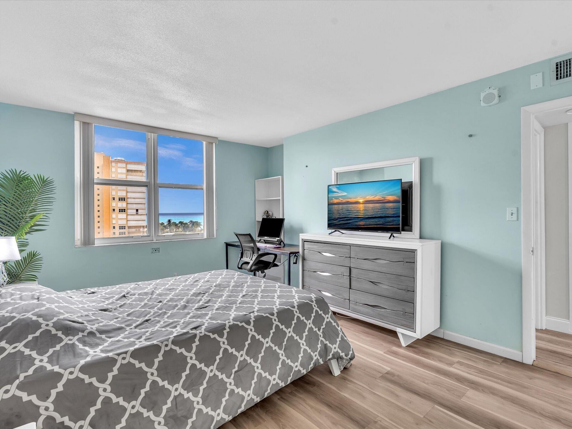 301 N Ocean Boulevard, Unit 709, Pompano Beach, FL 33062 Photo