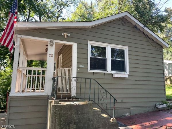 28 Harvard Trl, Hopatcong, NJ 07843