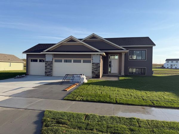 2219 Elk Run Drive SE, Pine Island, MN 55963