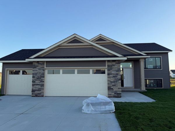 2219 Elk Run Drive SE, Pine Island, MN 55963