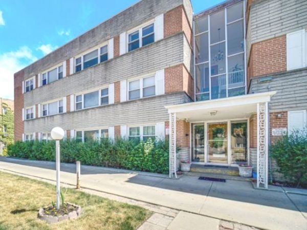 4949 Church Street , Unit 305, Skokie, IL 60077