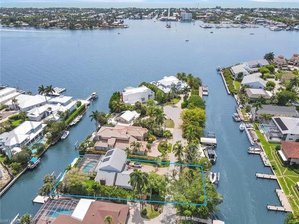 1420 Jewel Box AVE, NAPLES, FL 34102