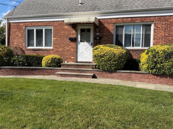 15 Fifth Avenue , Westbury, NY 11590