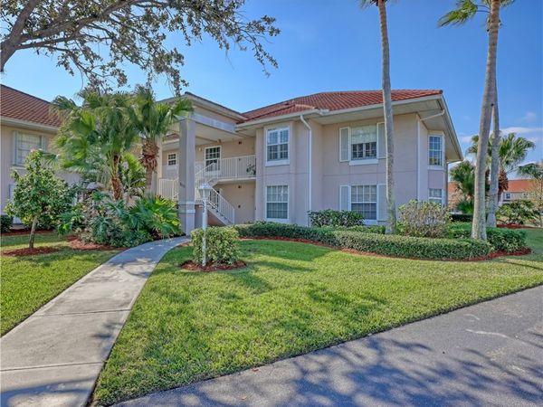 300 Grand Royale Circle, Unit 205, Vero Beach, FL 32962