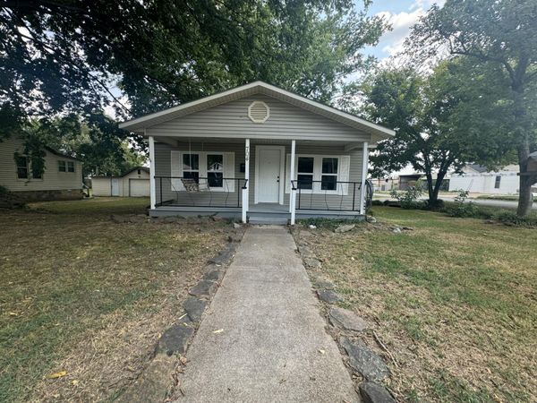 704 S Broad Street, Batesville, AR 72501