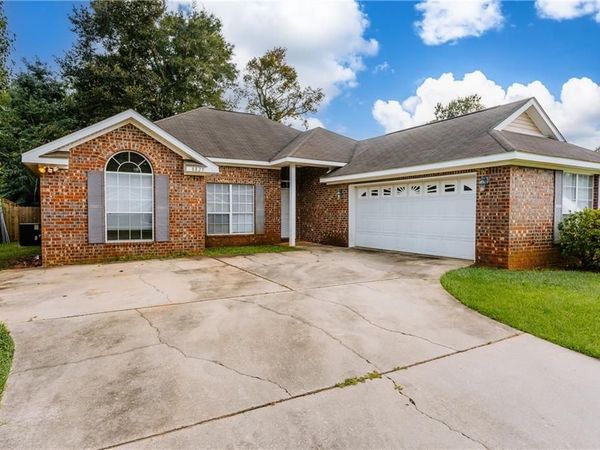8825 Spring Grove N, Mobile, AL 36695
