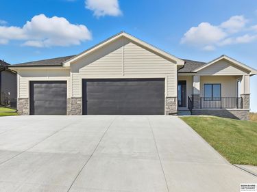 8230 N 167th Avenue, Bennington, NE 68007