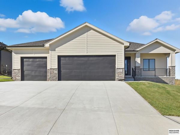 8230 N 167th Avenue, Bennington, NE 68007