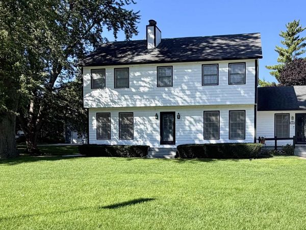 712 EMERALD DR, Storm Lake, IA 50588