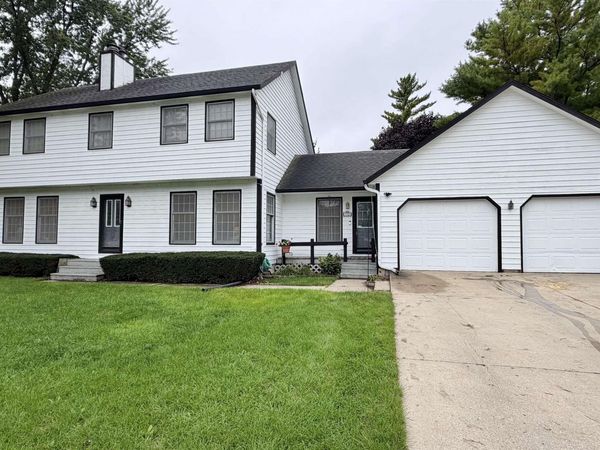 712 EMERALD DR, Storm Lake, IA 50588