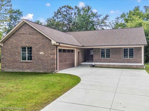 8896 Pacton Drive, Shelby Township, Mi 48317