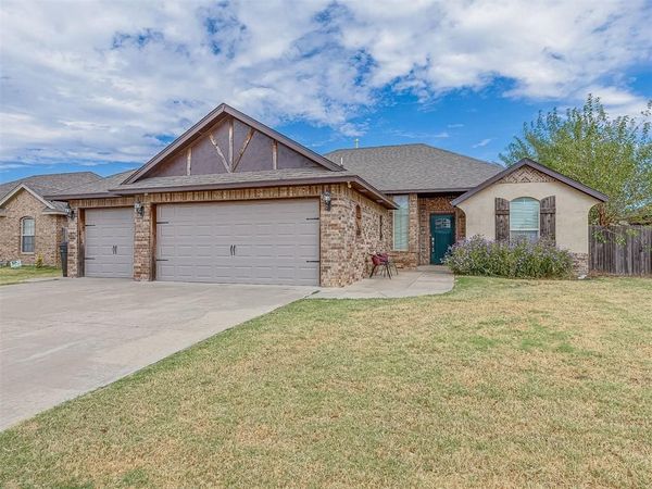 909 SW 14th Street, Moore, OK 73160