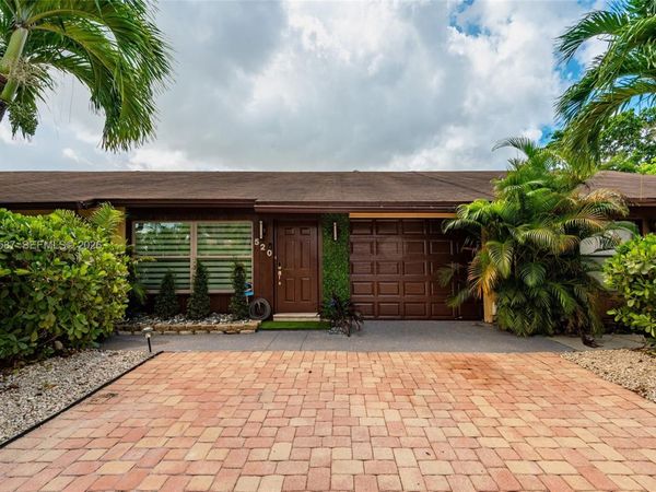 520 NW 46th St , Deerfield Beach, FL 33064