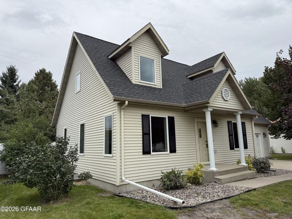 5074 W ELM Court , Grand Forks, ND 58203