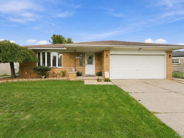 30238 Newport Drive , Warren, Mi 48088