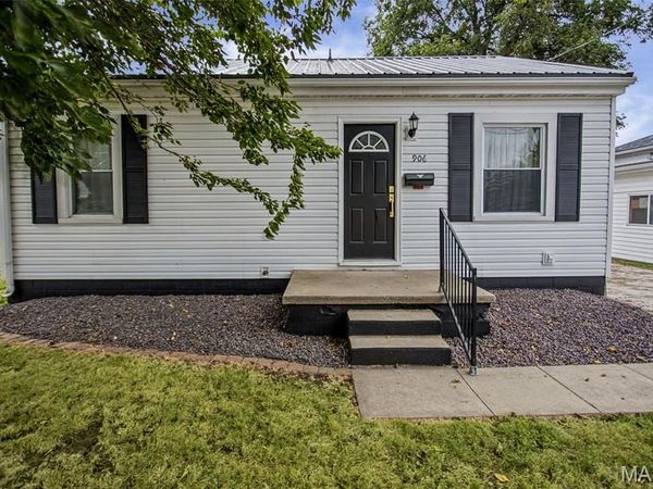 906 W Exchange Street , Jerseyville, IL 62052