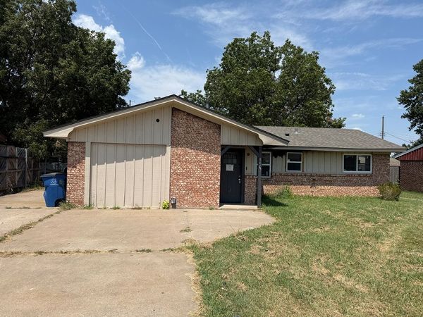 8809 E 2nd Street , Tulsa, OK 74112