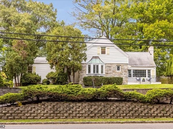 157 Laurel Ave, Livingston, NJ 07039