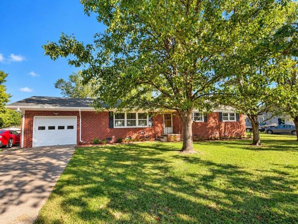 295 CLAYBROOK DR , Savannah, TN 38372