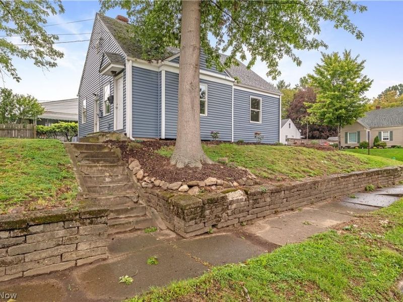 137 E Rosewood Avenue, Akron, OH 44301 Photo 1