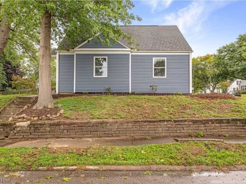 137 E Rosewood Avenue, Akron, OH 44301 Photo 2