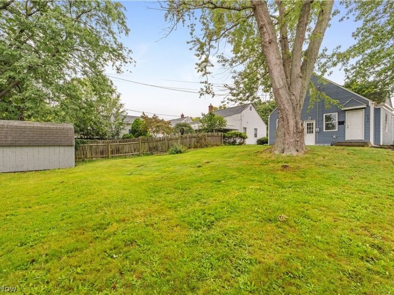 137 E Rosewood Avenue, Akron, OH 44301 Photo 3