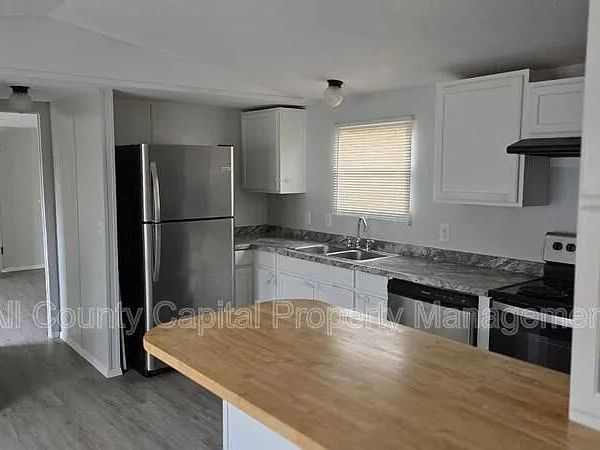 1113 Colorado DR, Unit 10, Smithville, TX 78957