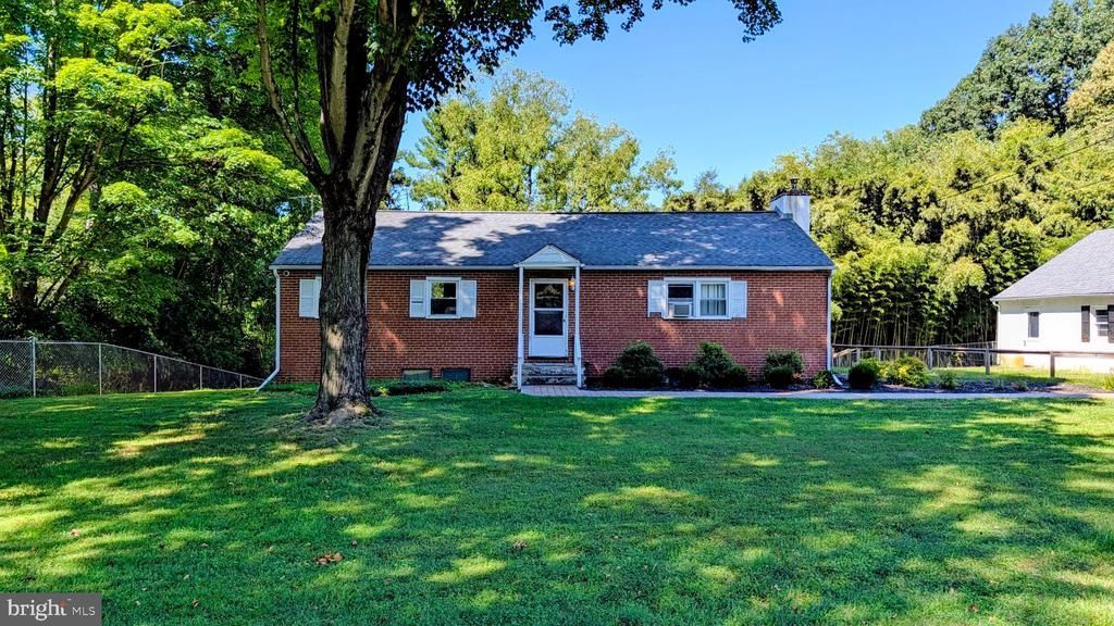 15 LOCKSLEY ROAD , GLEN MILLS, PA 19342