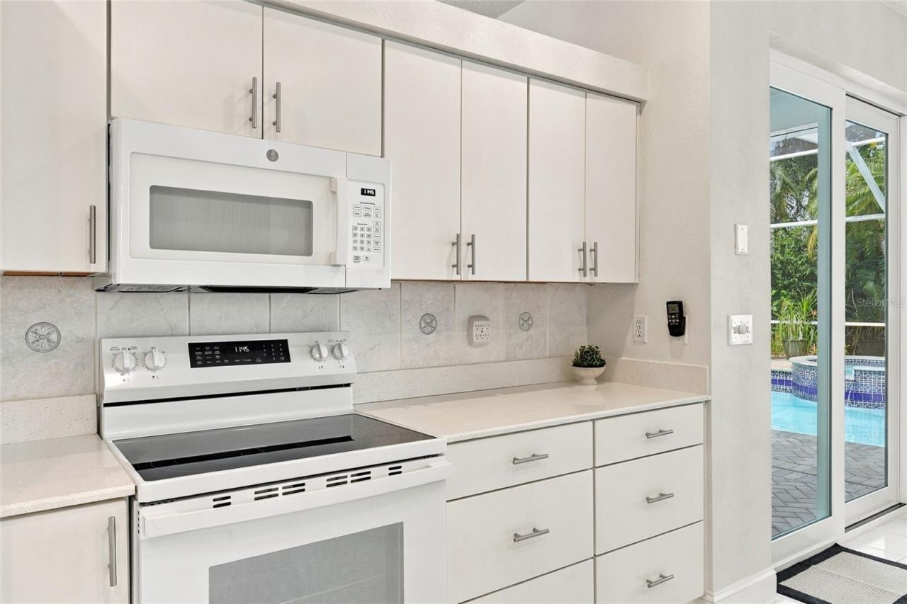 4304 Balmoral Way, Sarasota, FL 34238 Photo