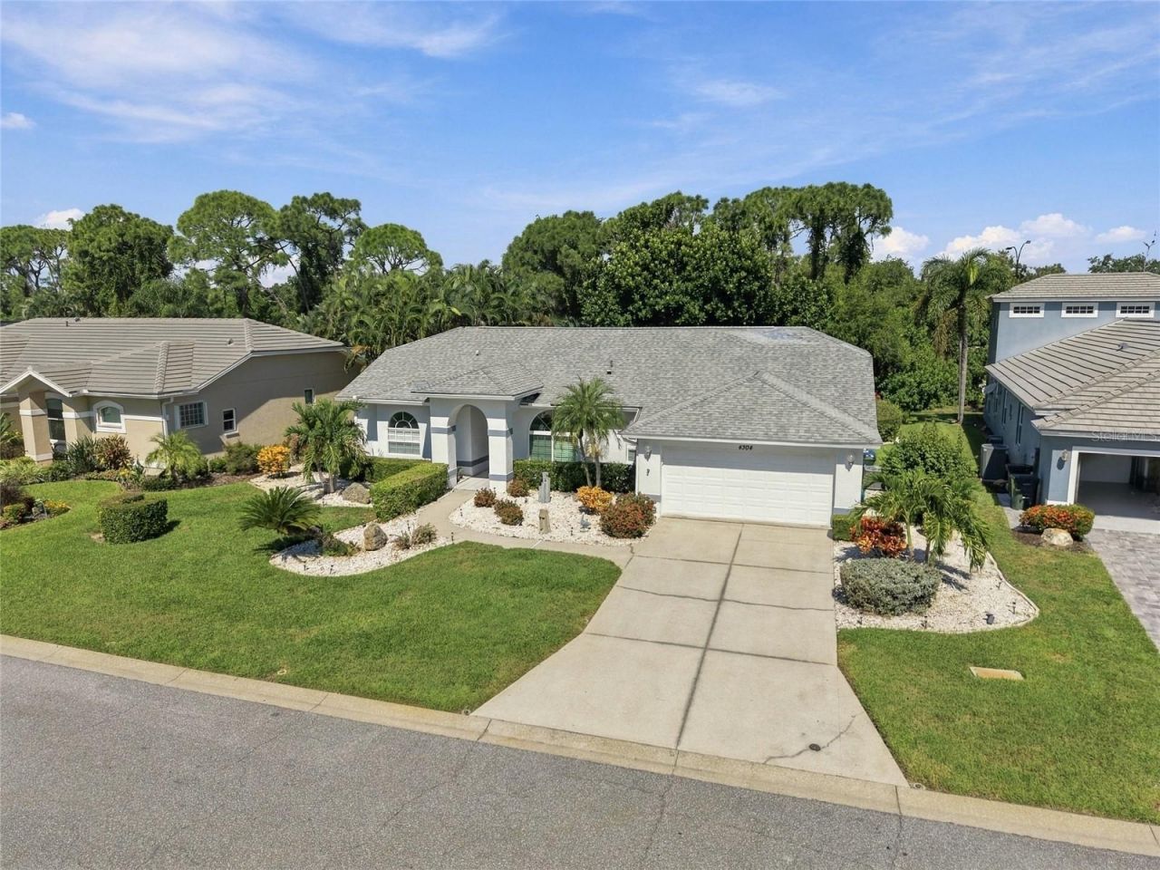 4304 Balmoral Way, Sarasota, FL 34238 Photo