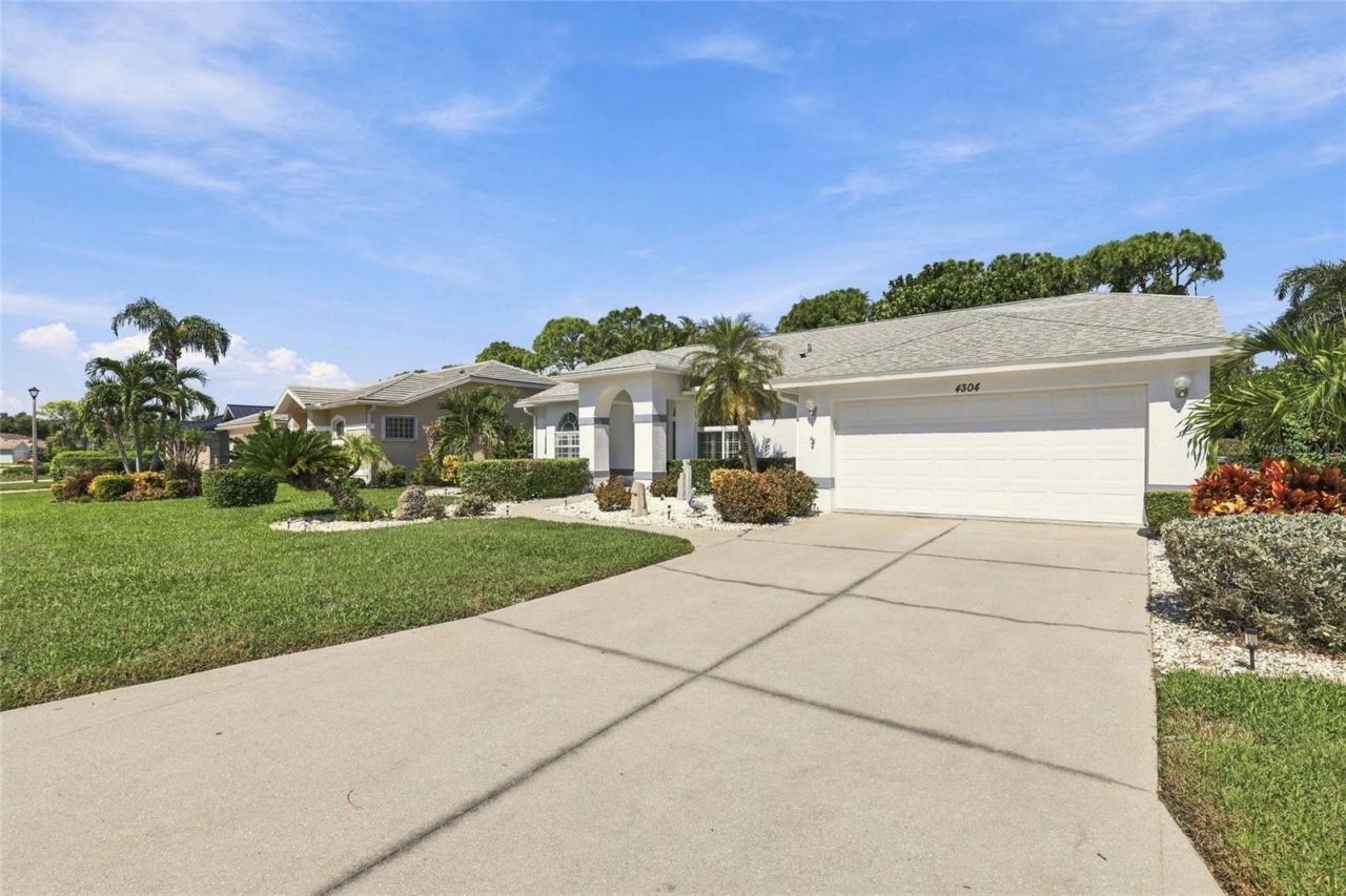 4304 Balmoral Way, Sarasota, FL 34238 Photo