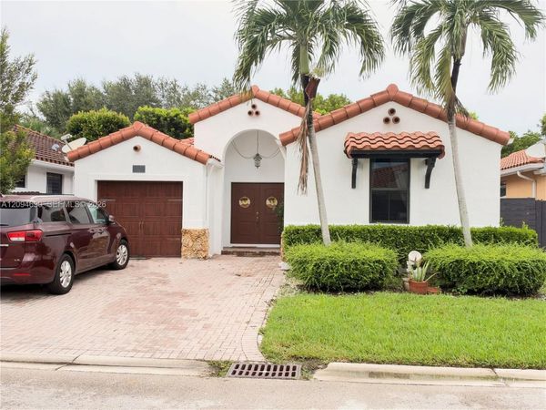 9947 NW 10th Ter , Miami, FL 33172