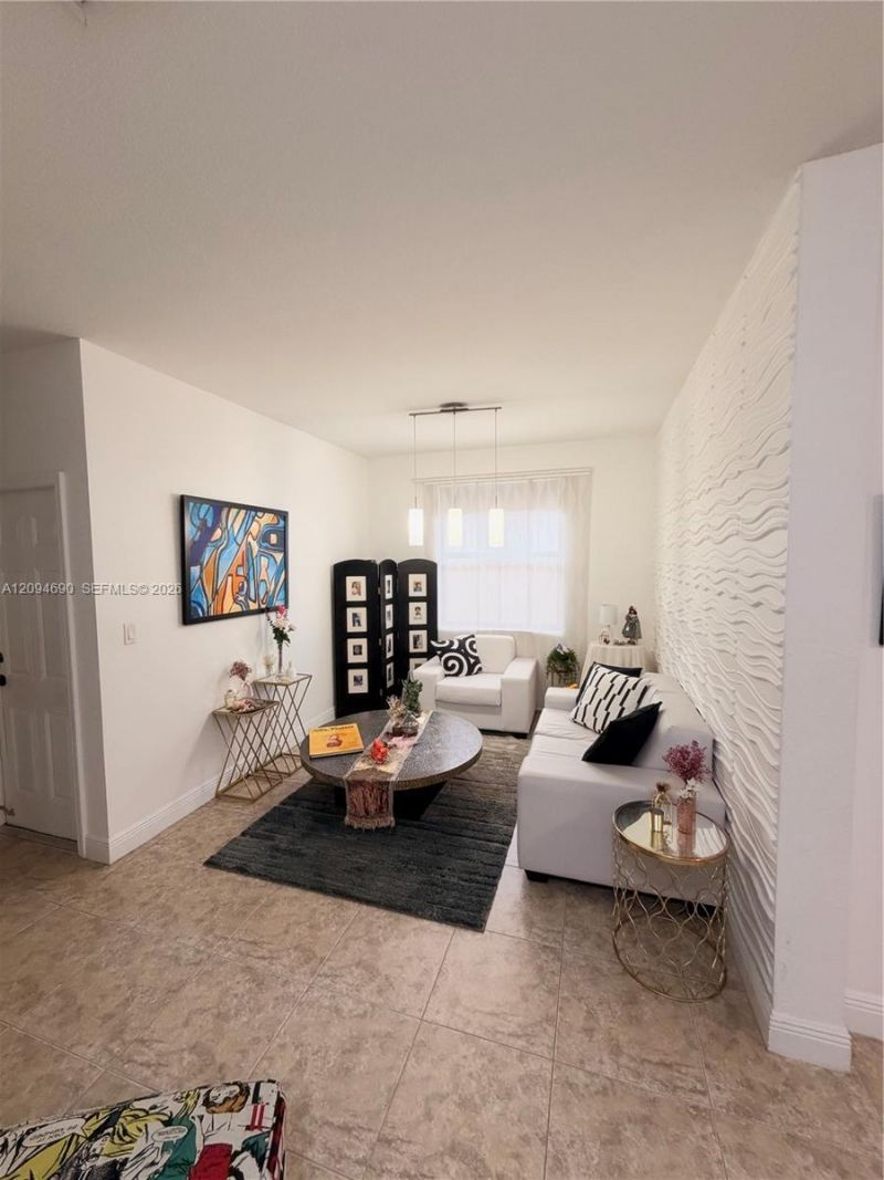 9947 NW 10th Ter , Miami, FL 33172 Photo