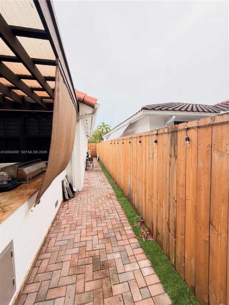 9947 NW 10th Ter , Miami, FL 33172 Photo