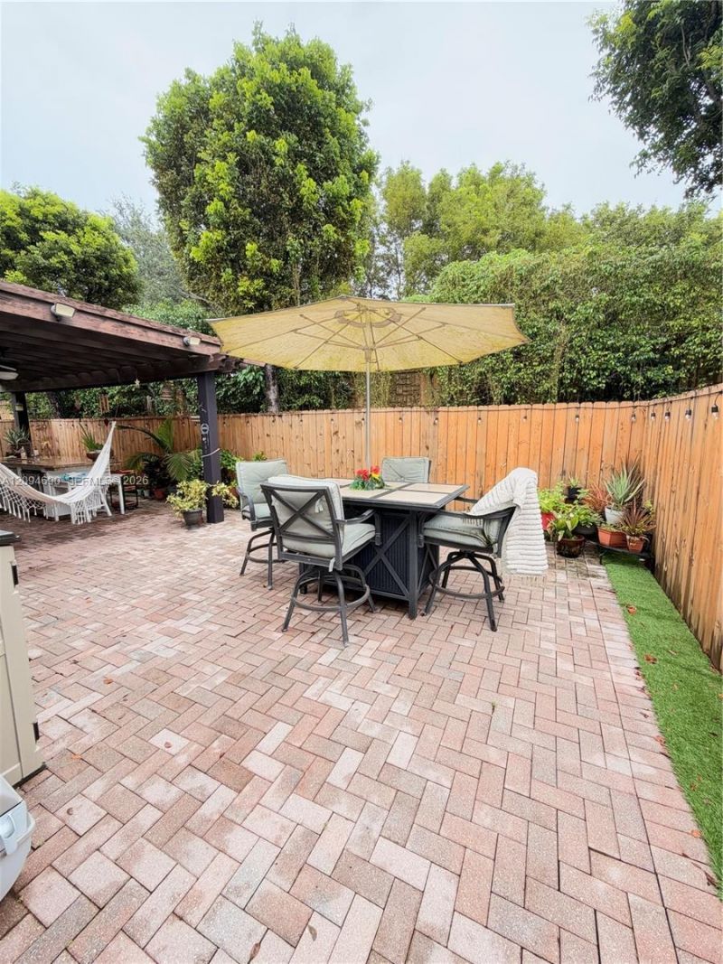 9947 NW 10th Ter , Miami, FL 33172 Photo