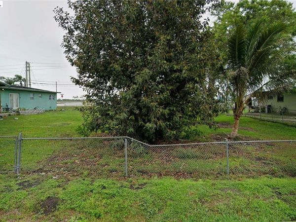 000 SE 1st St , South Bay, FL 33493