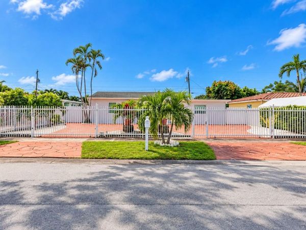 7280 SW 13th St , Miami, FL 33144
