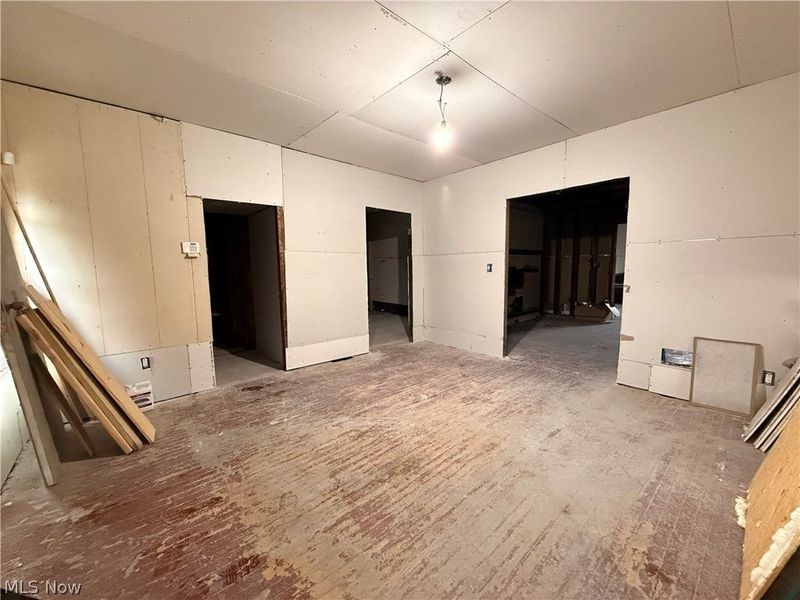 10704 Pasadena Avenue, Cleveland, OH 44108 Photo 3