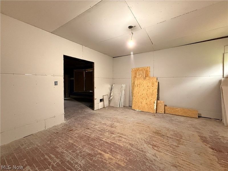 10704 Pasadena Avenue, Cleveland, OH 44108 Photo 4
